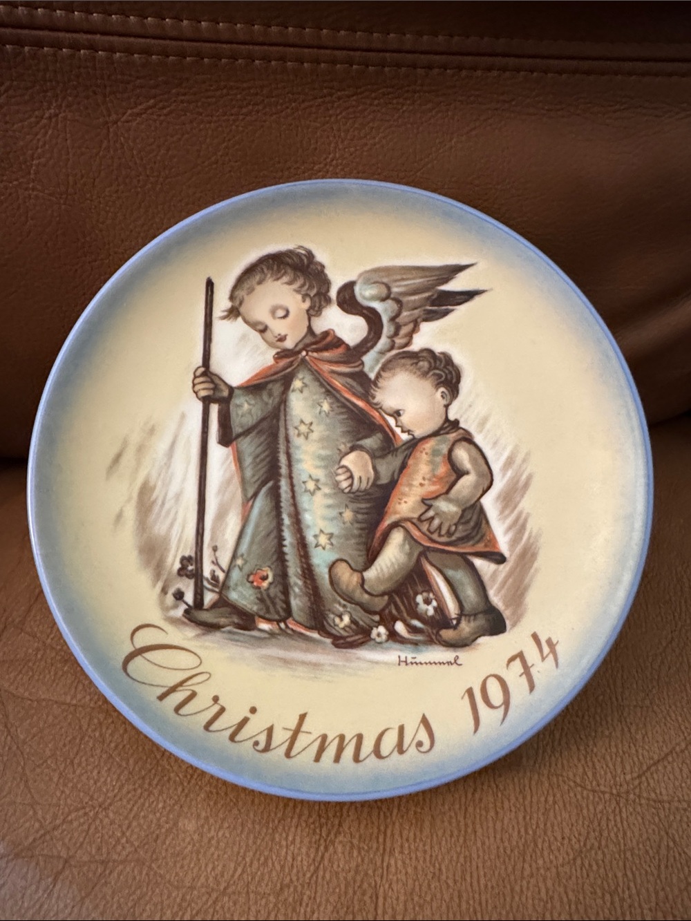 1974 Sister Berta Hummel Plate

The Guardian Angel' Christmas Plate - White